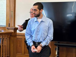 Supporting image for story: Salman Rushdie attack: Attempted murder trial on hold after defence request