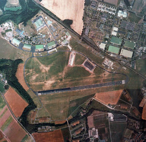 No sign of the extra runway in this 1997 view