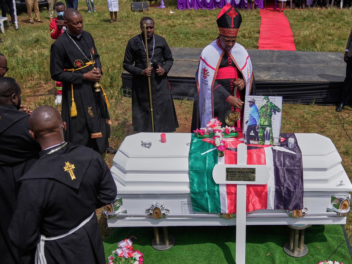 Kenyan president &lsquo;should resign over calls for police to shoot criminals&rsquo;