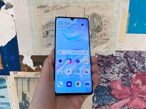 Supporting image for story: How does the Huawei P30 Pro compare to its rivals?