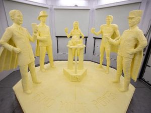 Supporting image for story: American farm show unveils 500kg butter sculpture