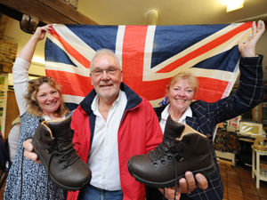 Supporting image for story: Walkers raise more than £1,000 for Broseley care centre