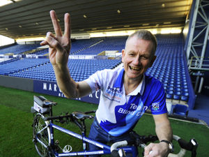 Supporting image for story: 'Blind Dave' saddles up again for 1,000km cycle challenge