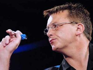 Supporting image for story: Special guest at biggest match in darts