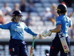 Supporting image for story: England ease to victory in opening ODI against New Zealand