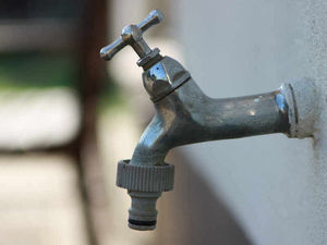 Supporting image for story: Homes without water after pipe burst