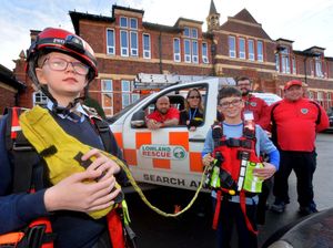 Supporting image for story: Pupils get water safety lessons from experts