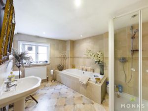 The main bathroom. Photo: Rightmove