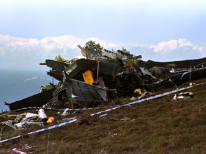 Supporting image for story: More than 25,000 sign petition demanding answers on 1994 Chinook disaster