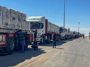 Supporting image for story: Israel faces criticism after stopping supplies entering Gaza