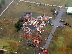 Supporting image for story: Oklahoma storms injure at least 11 and leave thousands without power