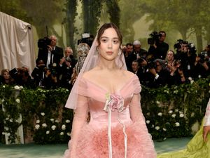 Supporting image for story: Singer Laufey reveals why Kris Jenner gave her mint mouth spray at the Met Ball