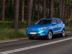 Supporting image for story: MG introduces revised ZS EV with new look and longer range