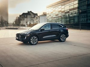 Supporting image for story: New Kuga Hybrid continues Ford’s electrification plans