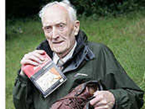 Supporting image for story: Allen, 88, off to climb peak