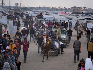 Supporting image for story: US and Israeli-backed group pauses food delivery in Gaza after deadly shootings