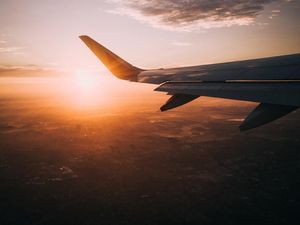 Supporting image for story: These 11 everyday occurrences might astound a person living just a century ago