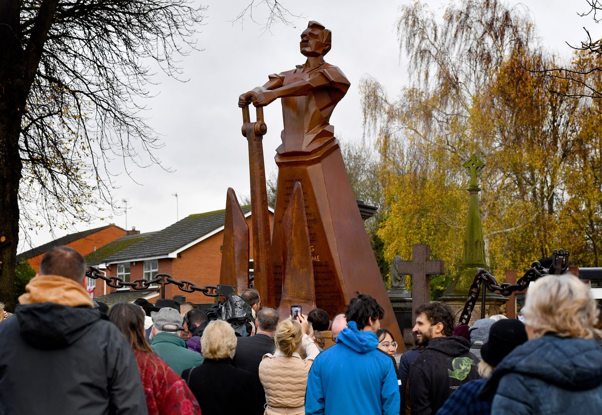 Fighting From Home sculpture unveiled in the Black Country honours vital Second World War workers