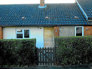 Supporting image for story: Man trapped in Shrewsbury bungalow blaze