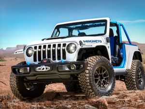 Supporting image for story: Jeep reveals all-electric Magneto concept