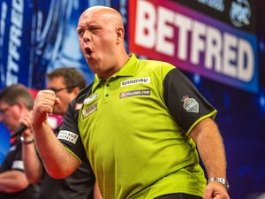 Supporting image for story: Michael van Gerwen beats Luke Littler in first round at World Matchplay