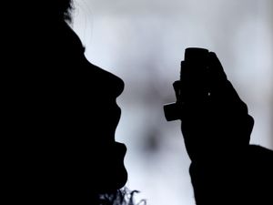 Supporting image for story: Some people with severe asthma ‘refused Covid-19 vaccine’