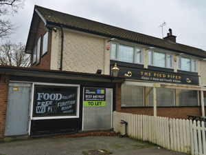 Supporting image for story: Blaze breaks out at derelict Cannock pub