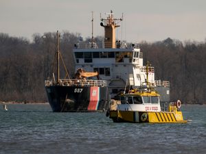 Supporting image for story: Conflicting altitude data raises questions about Washington air crash