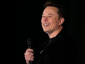 Supporting image for story: Elon Musk sued over failure to disclose stocks before buying Twitter