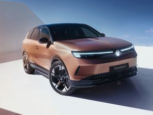 Supporting image for story: Vauxhall reveals next generation Grandland