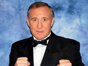 Supporting image for story: John H Stracey tackles Jake LaMotta