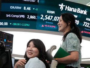 Supporting image for story: Japanese stocks soar after massive sell-off that shook Wall Street