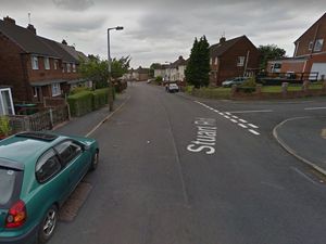 Supporting image for story: Stranger follows schoolgirl and asks 'are you sure you want to be walking alone darling?'