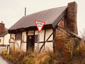 Supporting image for story: Couple hope to breathe new life into Listed 17th Century cottage near Shrewsbury