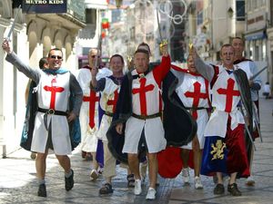Supporting image for story: Fifa bans fans from dressing as crusaders at England versus USA match