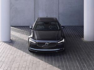 Supporting image for story: Revised Volvo S90 and V90 break cover