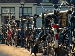 Supporting image for story: Could a bike lock that stops cyclists from using their phone help prevent road accidents?