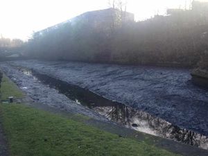Supporting image for story: Mystery as boats blocked by drained Wolverhampton canal