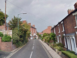 Supporting image for story: Letter: Pedestrians fear injury due to narrow pavements near pub