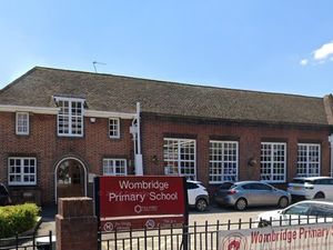 Supporting image for story: Police report 'near-miss' after sighting drivers on phones near Telford primary school