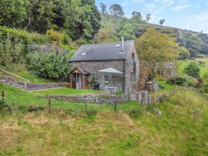 Supporting image for story: Oswestry cottage among the top properties doing their bit to be more eco-friendly