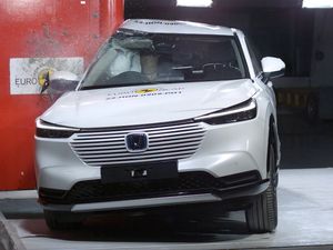 Supporting image for story: Honda HR-V and DS 4 score four stars in Euro NCAP safety tests as Dacia underperforms