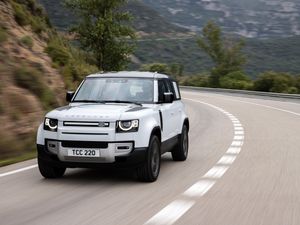 Supporting image for story: Land Rover will compete in the world-famous Dakar rally with its Defender