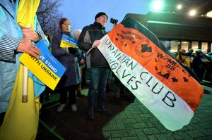 With the flag is Bodhan Woloshynowych.