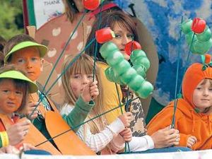 Supporting image for story: Up to 4,000 enjoy Market Drayton carnival fun