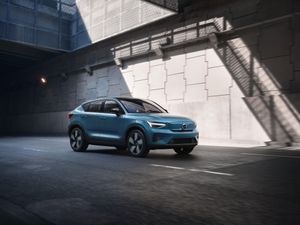 Supporting image for story: Volvo adds new single motor version to C40 line-up