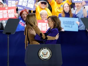 Supporting image for story: Jennifer Lopez defends Puerto Ricans at Kamala Harris rally
