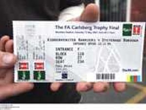 Supporting image for story: 80,000 on way to wembley