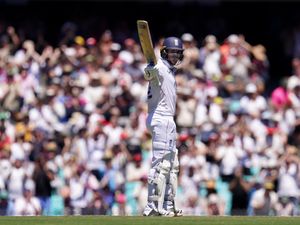 Supporting image for story: Jacob Bethell leads charge as England look to stave off defeat in Sydney