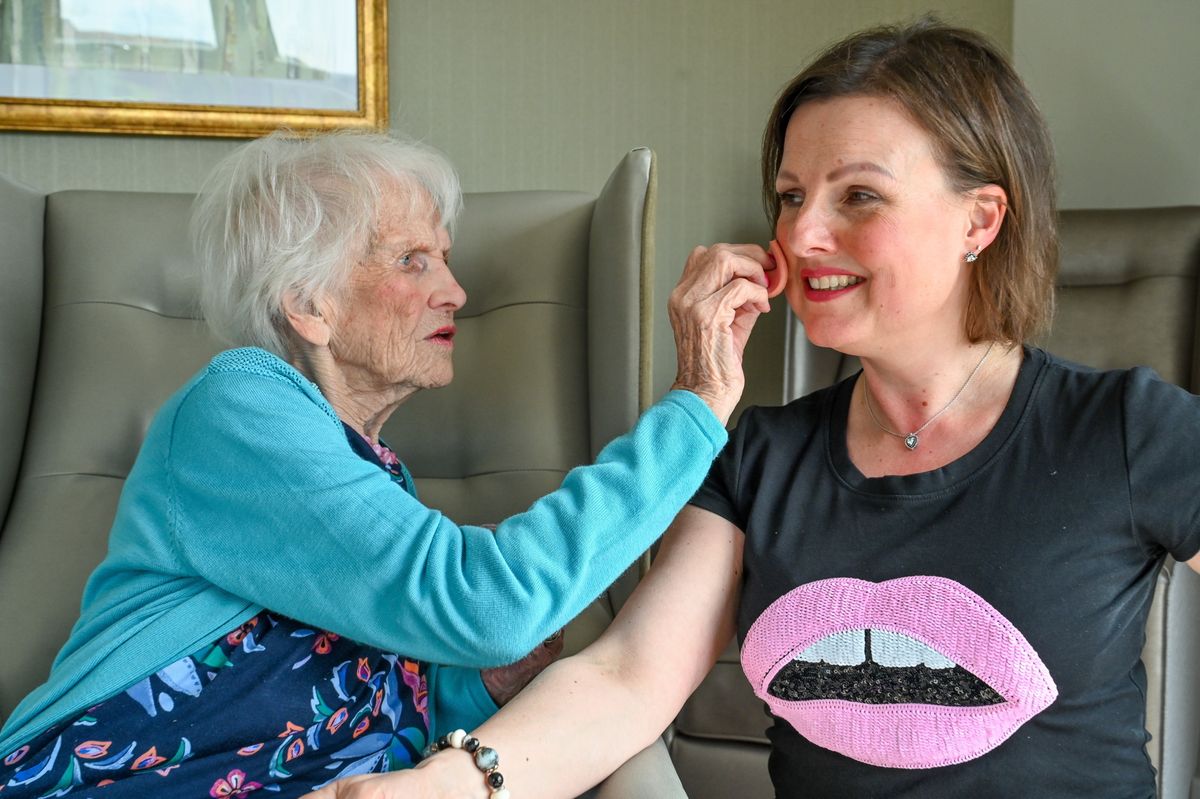 Unique West Midlands gran, 103, becomes ‘Britains oldest influencer’ after TikTok makeup tutorials go viral